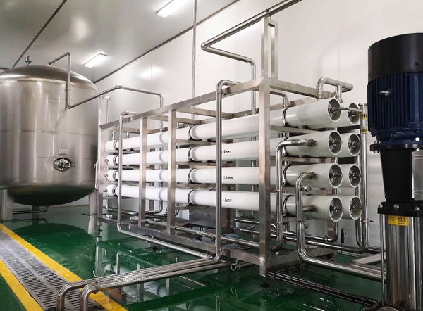 制藥工業(yè)的純化水設(shè)備跟普通的純水設(shè)備有什么區(qū)別？